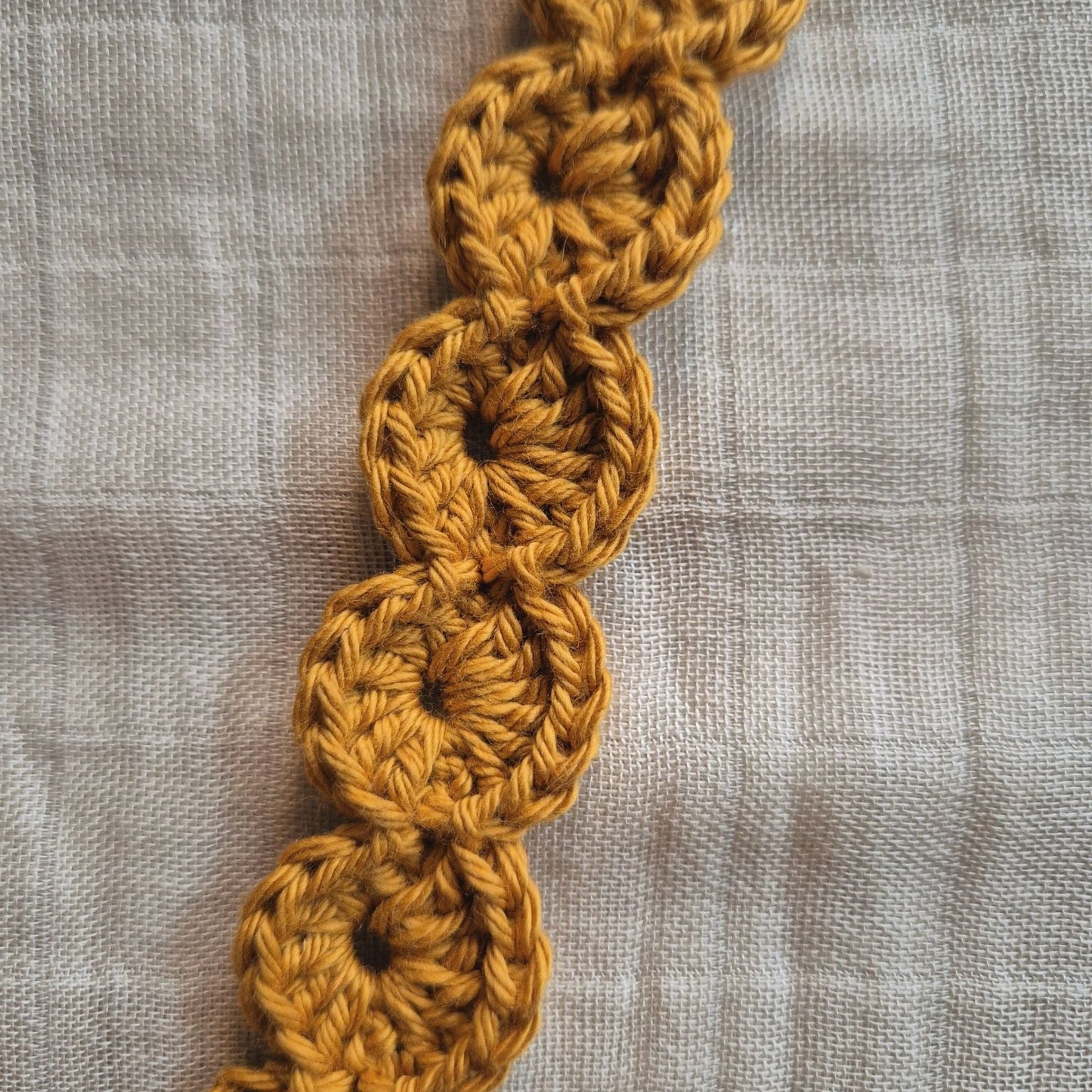 Sujeta chupetes de crochet