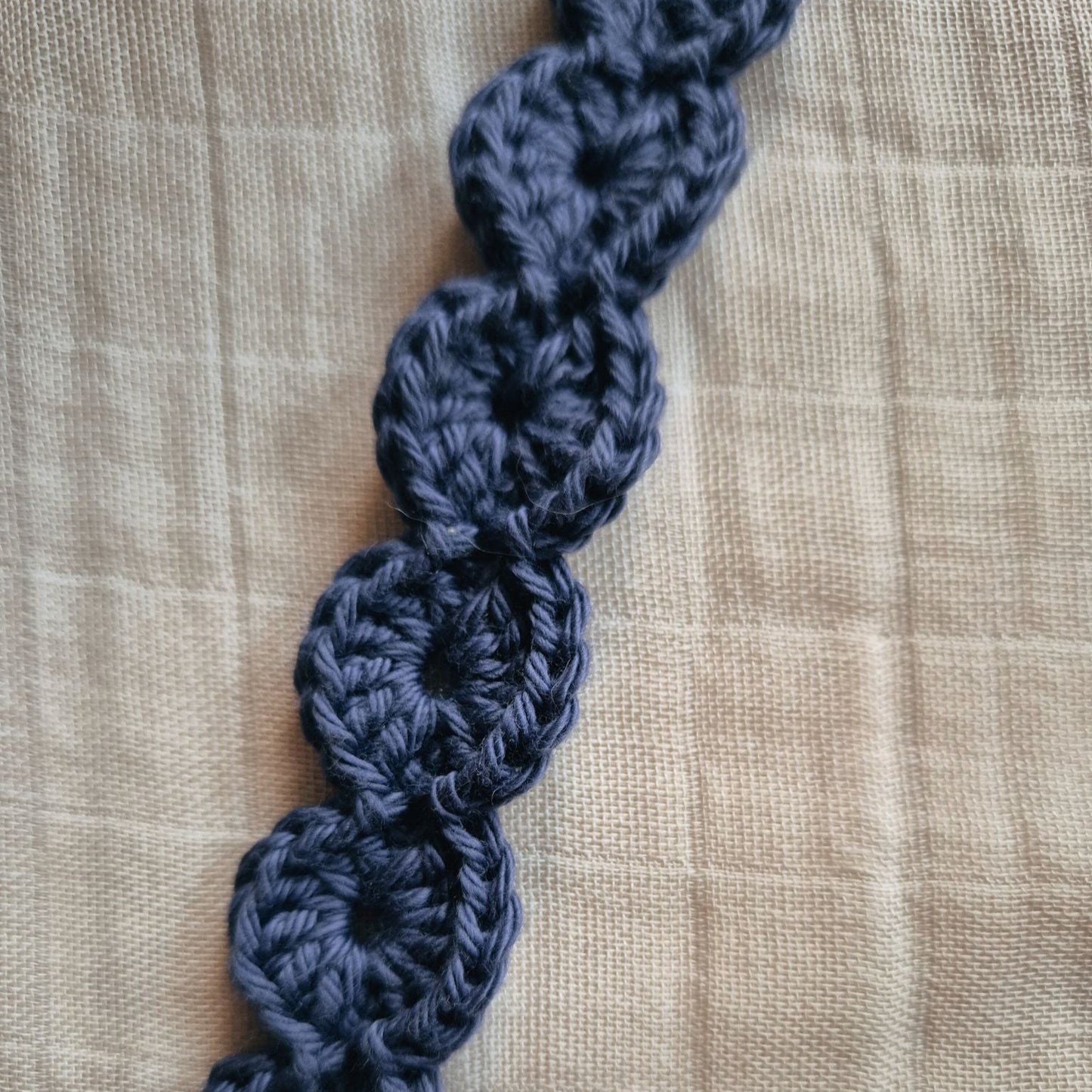 Sujeta chupetes de crochet